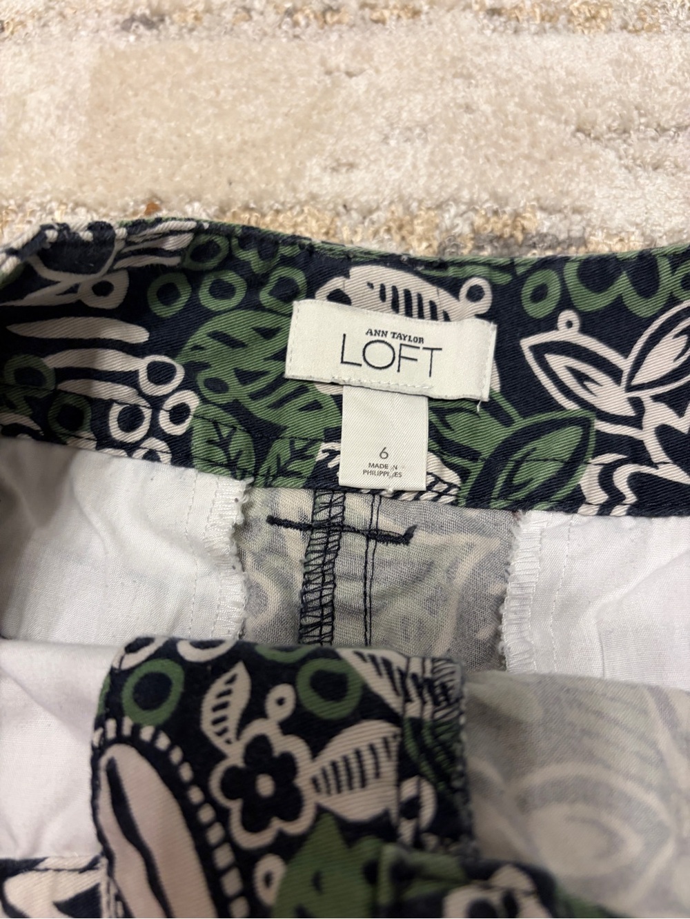 ann taylor LOFT | Green, Navy & White Floral Mini Skirt size 6 - Picture 2 of 7